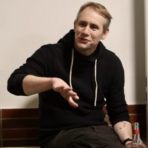 Ich bei einer Diskussion